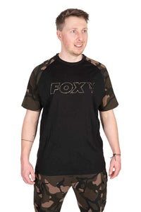 Camiseta con contorno camuflaje negro