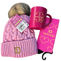 Paquete Regalo Queen – Taza, Gorro de Invierno y Calcetines
